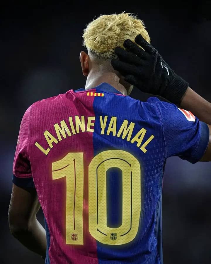 LAMINE YAMAL - BARCELONA JERSEY